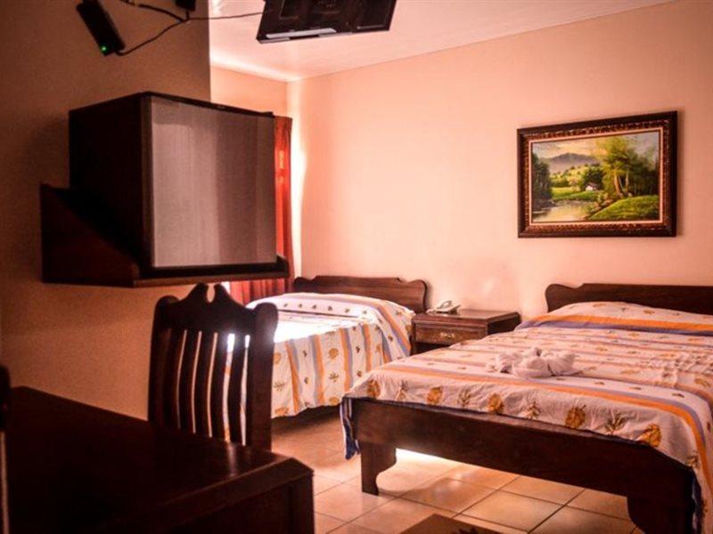 Hotel La Choza Inn La Fortuna Buitenkant foto