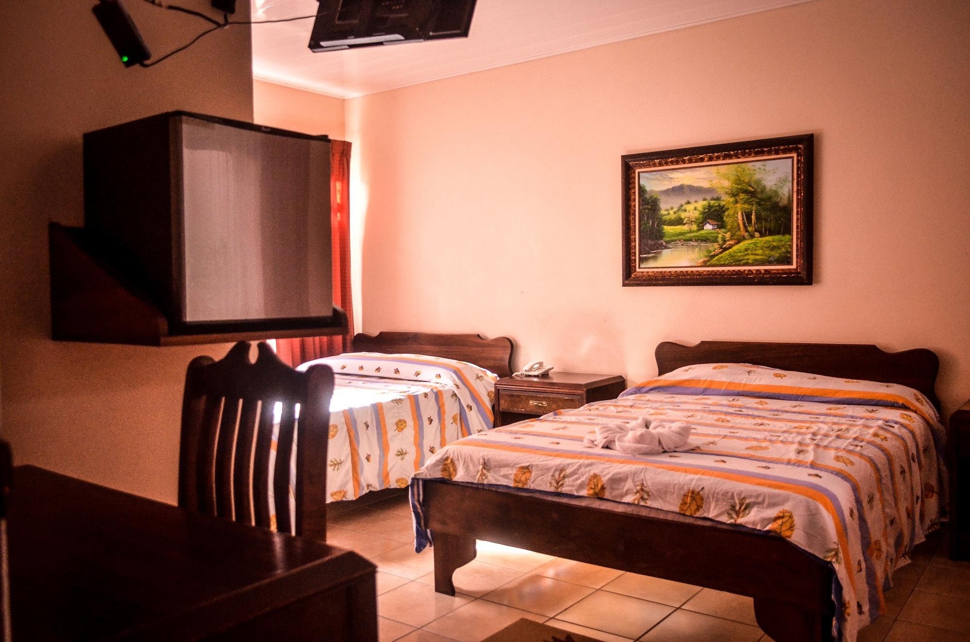 Hotel La Choza Inn La Fortuna Buitenkant foto