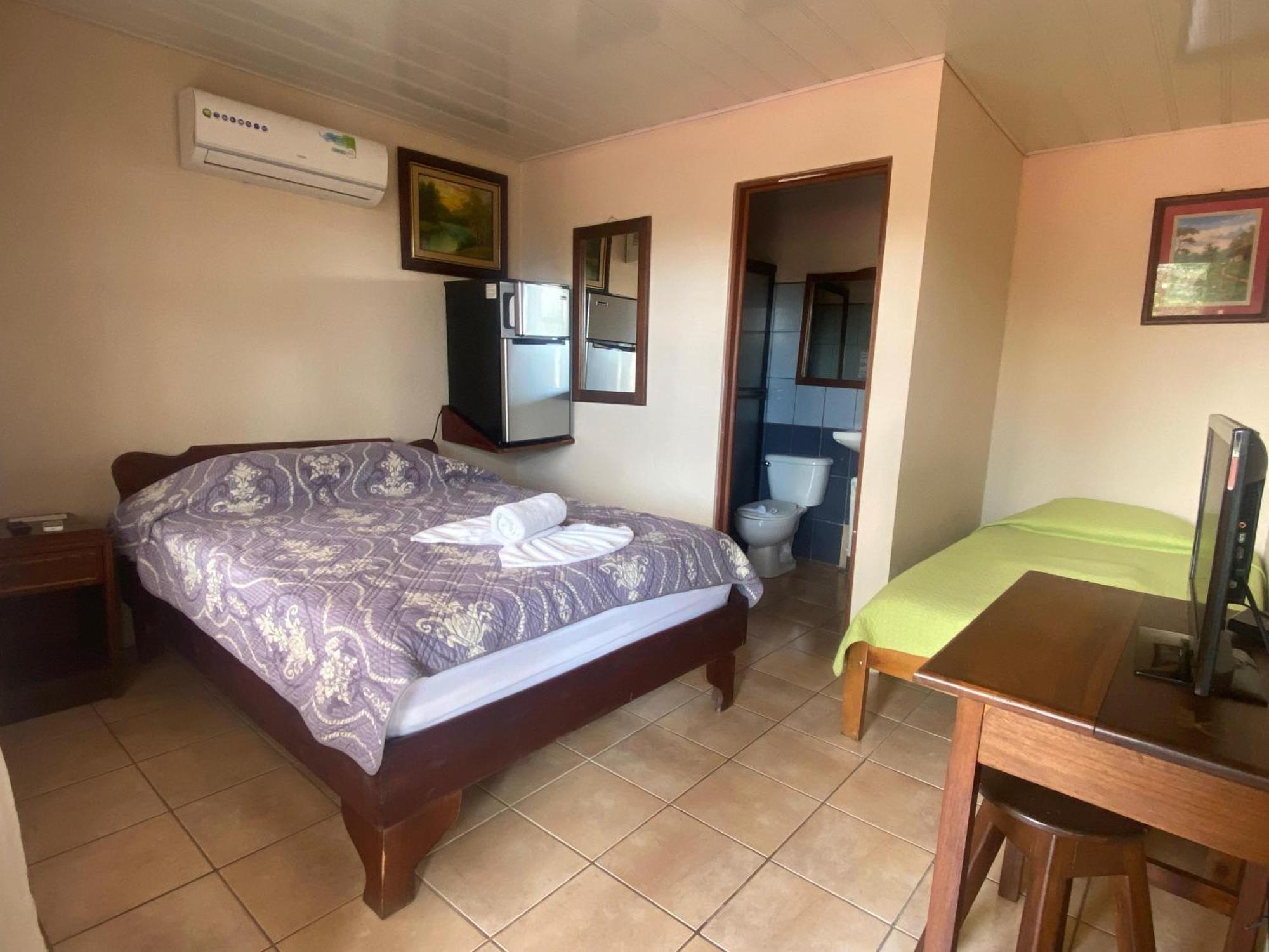 Hotel La Choza Inn La Fortuna Buitenkant foto